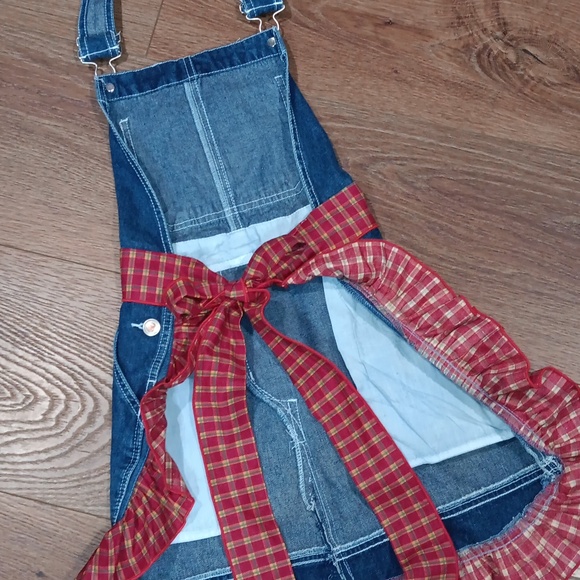 HARRY POTTER HOGWARTS DENIM RUFFLE APRON.  #5681 - Picture 6 of 8
